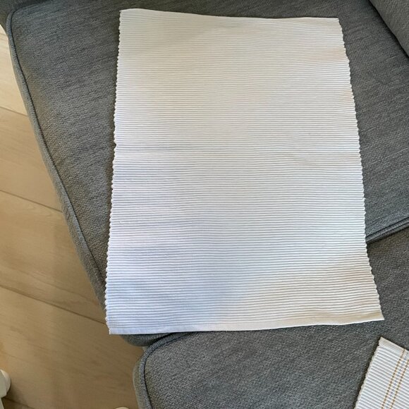 Pier 1 solid Ivory placemats set of 12 reversible (JCLin-02) - Picture 1 of 3